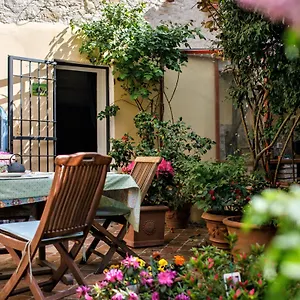 http://casagiuliana.hotels-perugia.com