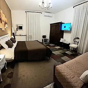 https://new-domus-ferrari-roma-luxury-ancient-and-romance.it-romehotels.com